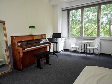 Alexander Herrmann Klavier im hellen Raum #245